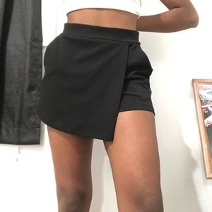 F21 Black skort